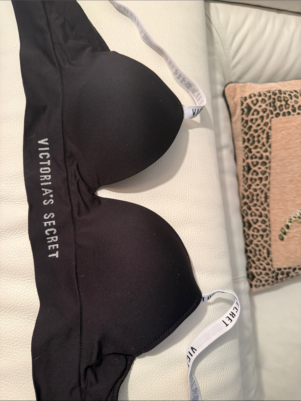 Victoria's Secret comfortable Black Smooth Padded Bra with Branded Straps
